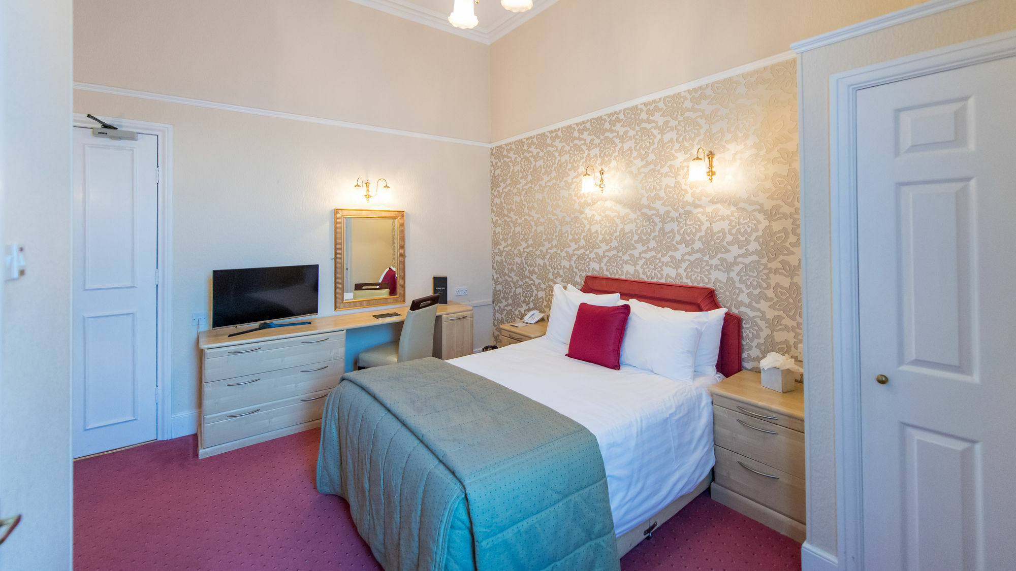 The Royal Hotel 3*